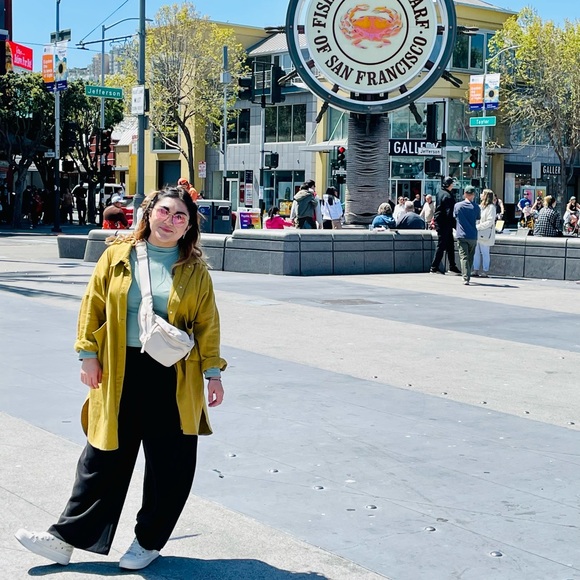 Meet your Posher, Consuelo - Picture 2 of 3